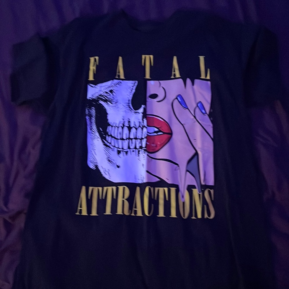 L black shirt